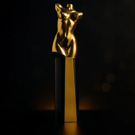 Gold-schwarzer Venus Award der Messe Berlin, präsentiert von Vikamodels.