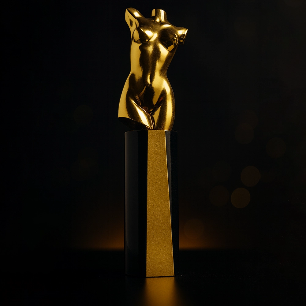 Gold-schwarzer Venus Award der Messe Berlin, präsentiert von Vikamodels.