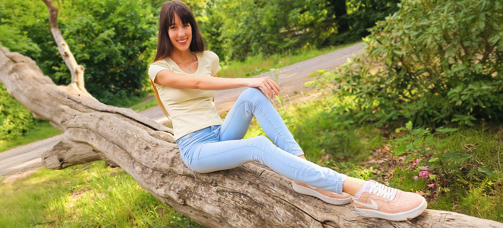 Layla von Hohensee – Titelbild bei VikaModels, sinnliche Natürlichkeit & Elega