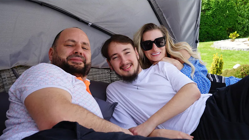 Vika Viktoria mit Partner Christian und Sohn – Familienfoto