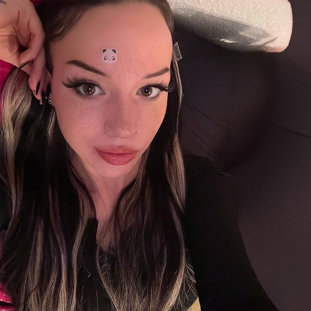 Cassandra Clasen – Venus Awards Gewinnerin & natürliche Creatorin bei VikaModels