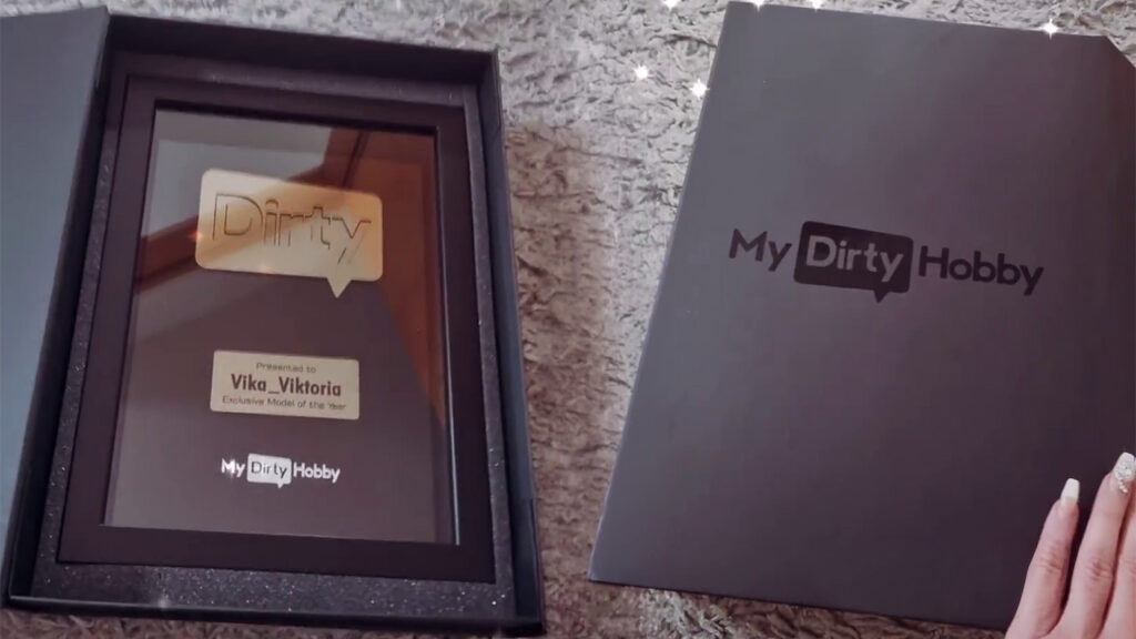 MDH Awards 2021 Bilderrahmen für Vika Viktoria in der originalen MyDirtyHobby Versandbox