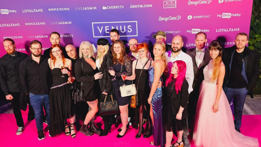 Vikamodels Team auf dem roten Teppich der Venus Awards 2023 Berlin zweites Gruppenfoto