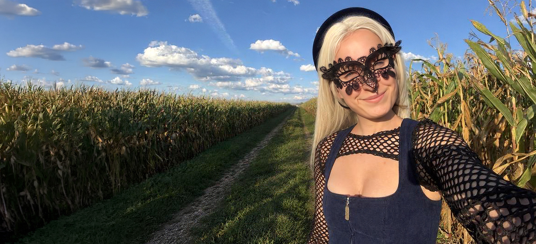 Einfach Anja – maskierte Creatorin aus Bayern bei VikaModels