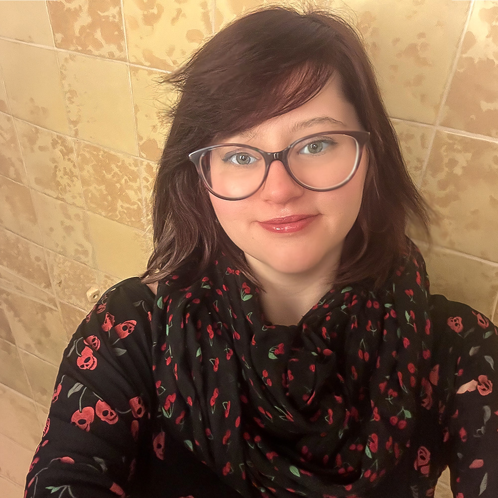 Melanie Sweet – natürliche Creatorin mit Brille und verspieltem Charme bei VikaModels